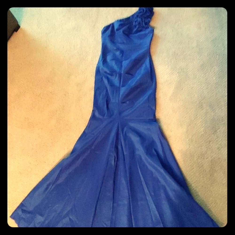 Hailey logan gown
